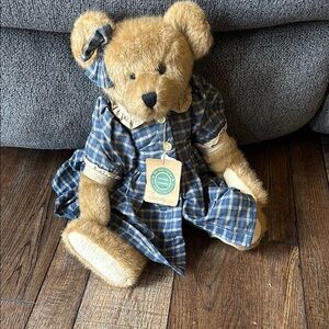 NWT Boyd’s Bear “Courtney” Collectible